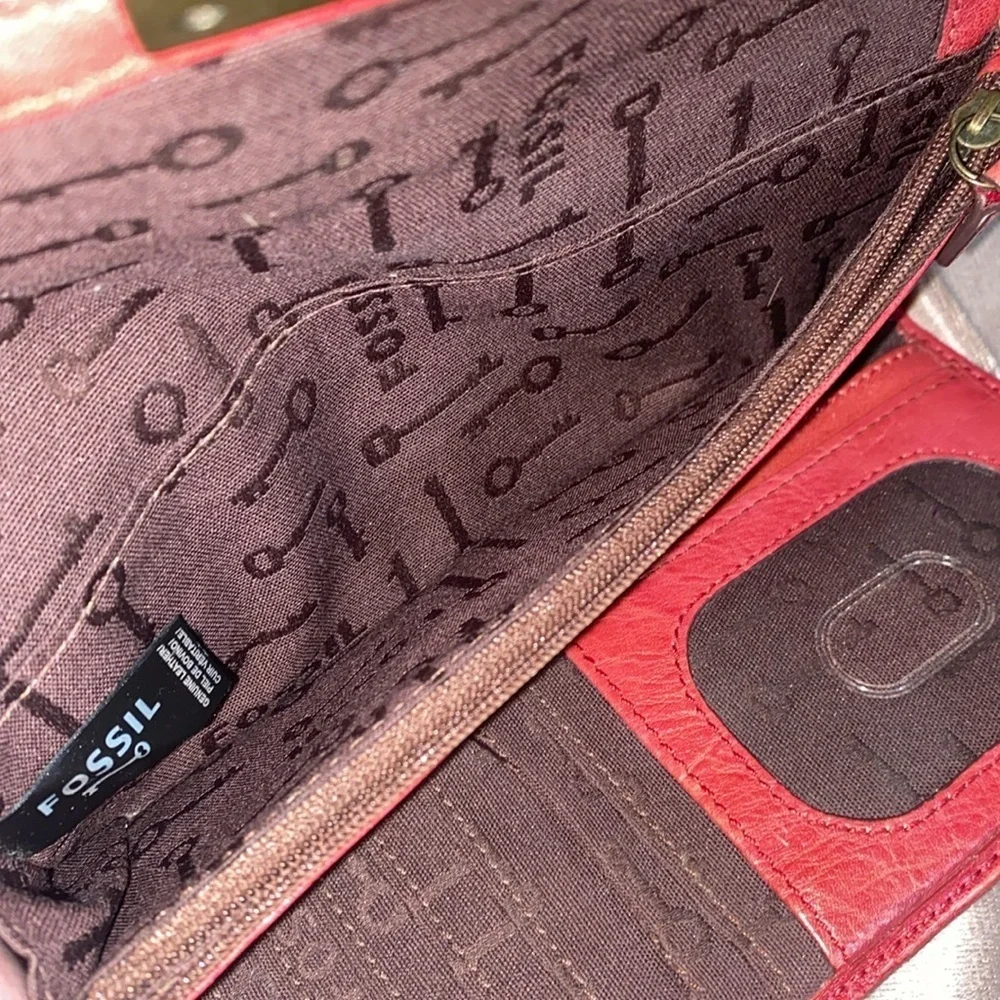 Fossil Red Leather trifold wallet with Vintage Charm
